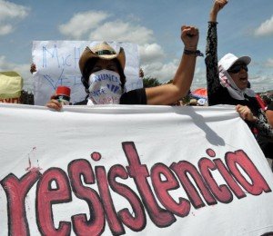 Supporters of ousted Honduran President Manuel Zelaya take part in a rally to protest against the military coup in Tegucigalpa on July 1, 2009. Deposed Zelaya on Wednesday delayed his return to Honduras to reclaim the presidency for the weekend, after the Organization of American States gave the country 72 hours to reinstate him as president.  AFP PHOTO/Yuri CORTEZ (Photo credit should read YURI CORTEZ/AFP/Getty Images)