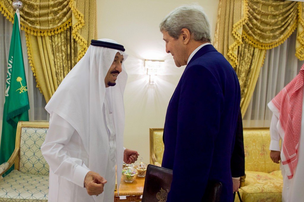 Saudi_Arabia_King_Salman_Greets_Secretary_Kerry_Before_Bilateral_Meeting_at_King_Khalid_Military_City_f096e